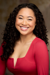 natural smile relaxed headshots by arielle lewis