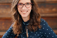 author headshot in an outdoor enviornment in washington dc by arielle lewis studios photography